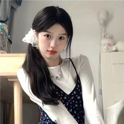 单车上的少女